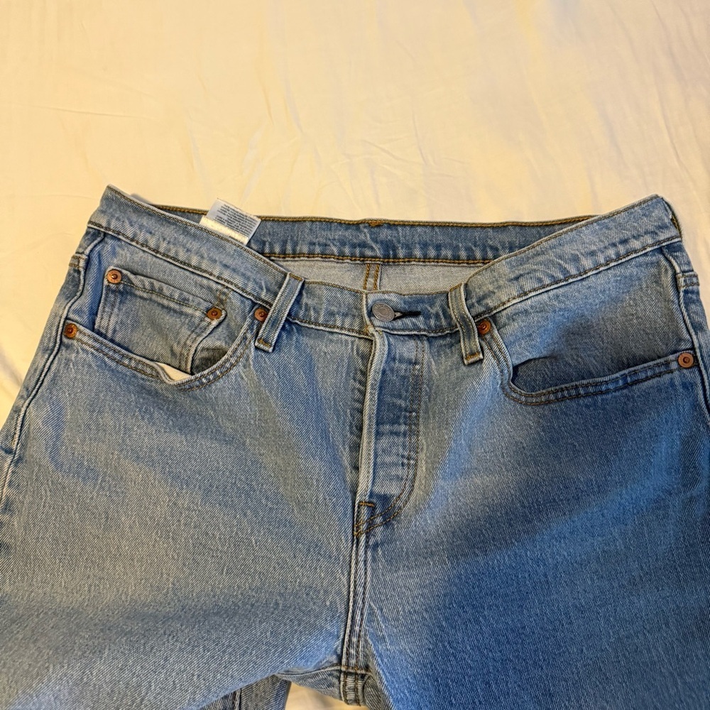 VINTAGE Levi's womens Straight Jeans in Light Blue - Picture 3 of 7